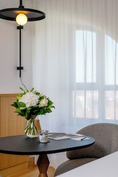 Superior Room, 2 Twin Beds, City View