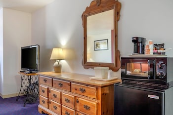 Standard Room, 2 Queen Beds, Non Smoking