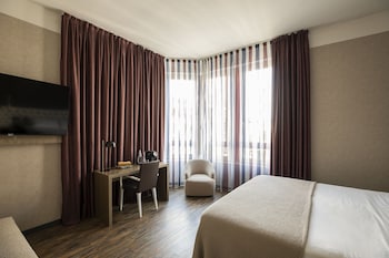 Junior Suite, 1 King Bed, Jetted Tub