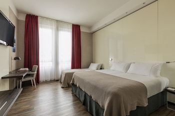 Triple Spacious Room, 1 King Bed (With Sofa Bed)