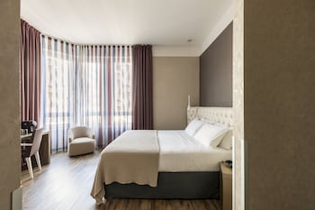Junior Suite, 1 King Bed, Jetted Tub