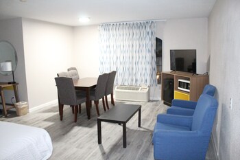 Suite, 2 Queen Beds, Non Smoking