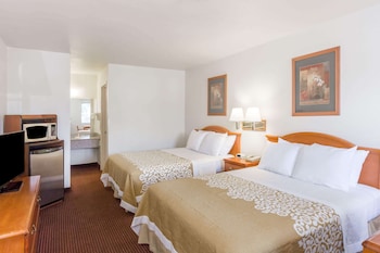 Room, 2 Queen Beds, Non Smoking