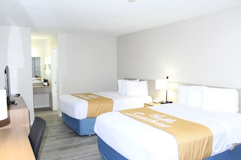 Room, 2 Queen Beds, Non Smoking
