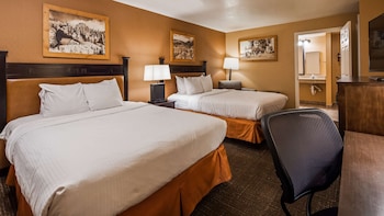 Standard Room, Multiple Beds, Non Smoking, Refrigerator & Microwave