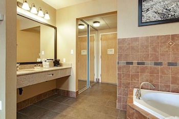 Standard Room, 1 King Bed, Non Smoking, Jetted Tub