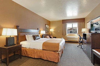Standard Room, 1 King Bed, Non Smoking, Refrigerator & Microwave