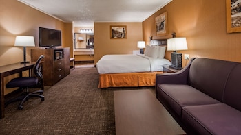 Standard Room, 1 King Bed, Non Smoking, Refrigerator & Microwave