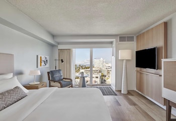 Coastal King, 1 King Bed, Accessible