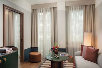Junior Suite (Executive, Extra Bed 2Ad+1Ch)