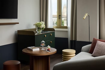 Junior Suite (View, Extra Bed 2 adults + 1 child)
