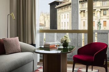 Suite (Duomo, Extra Bed 2 Adults + 1 Child)