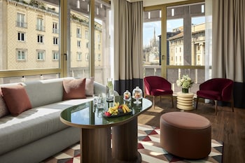 Suite (Duomo, Extra Bed 2 Adults + 1 Child)