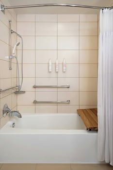 Room, 1 King Bed (Mobility Accessible, Tub)