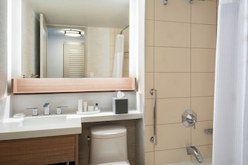 Room, 2 Queen Beds, Larger (Hearing Accessible)