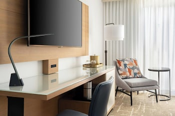 Room, 2 Queen Beds, Larger (Hearing Accessible)