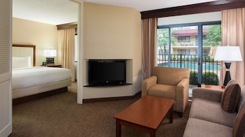 Suite, 1 King Bed, Balcony