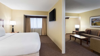 Suite, 1 King Bed, Non Smoking