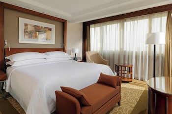 Executive Suite, 1 King Bed, Balcony