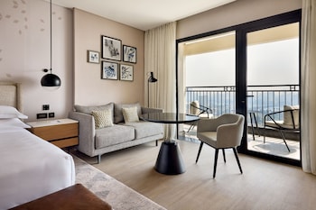 Nile Guest room, 1 King, River view, Balcony