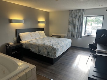 Deluxe Room, 1 King Bed, Non Smoking, Hot Tub