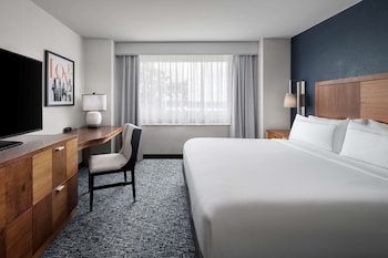 Junior Single Room, 1 King Bed with Sofa bed, Corner