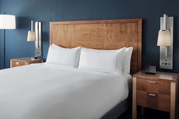 Room, 1 King Bed, Accessible, Bathtub