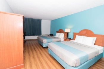 Deluxe Room, 2 Queen Beds, Smoking, Refrigerator