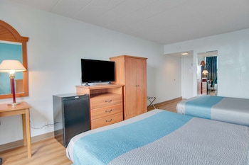 Deluxe Room, 2 Queen Beds, Smoking, Refrigerator