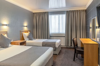 Family Room (2 Adults + 1 Child)