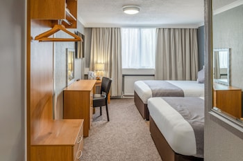 Family Room (2 Adults + 2 Children)