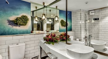 Executive Queen Room