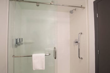 Room, 2 Queen Beds (Mobility/Hearing Access, Roll-In Shwr)