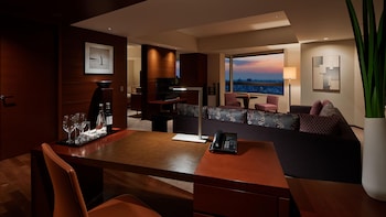 Grand Suite, 1 King Bed (Executive)