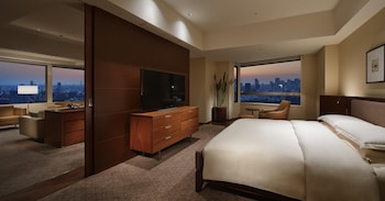Suite, 1 King Bed (Diplomat)