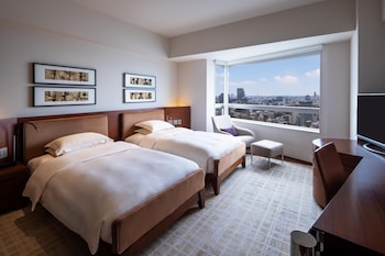Room, 2 Twin Beds, City View