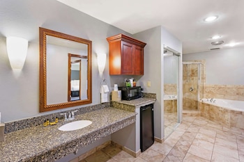 Suite, 1 King Bed, Non Smoking, Jetted Tub (with Sofabed)
