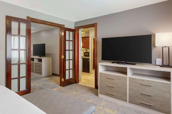 Suite, 1 King Bed, Non Smoking, Jetted Tub (with Sofabed)