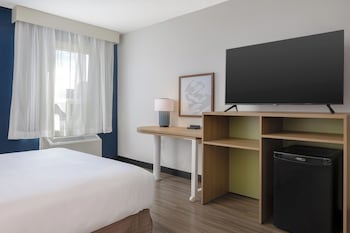 Room, 1 Queen Bed, Accessible (Mobility, Roll-In Shower)