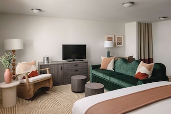 Premium Room, 1 King Bed with Sofa bed