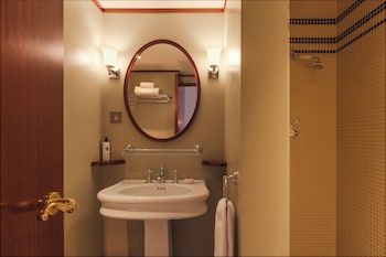 Signature Connecting Queen & Classic Room