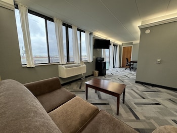 Suite, 1 King Bed, Non Smoking, Refrigerator & Microwave (Walk-in Shower)