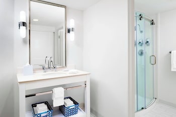 Room, 1 King Bed (Hearing Accessible)