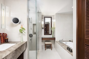 Two Bedroom River View Chao Phraya Suite