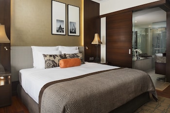 Deluxe Riverfront Room
