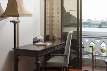 Deluxe Riverfront Room