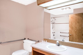 Room, 1 King Bed, Accessible, Non Smoking (Mobility)