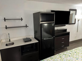 Studio, 1 King Bed, Non Smoking, Kitchenette