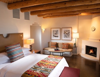 Deluxe Room, 1 King Bed