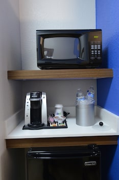 Suite, 1 King Bed, Accessible (Communications)